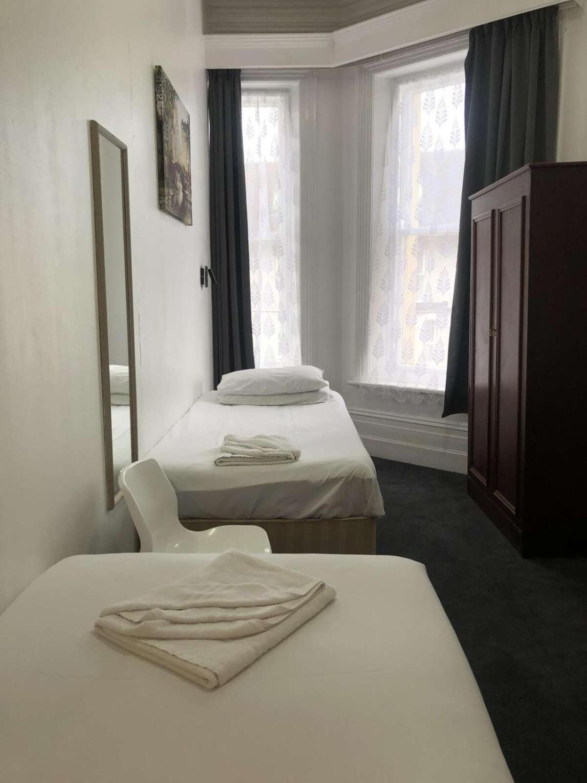 Crystal Beach Hotel Bournemouth Bagian luar foto
