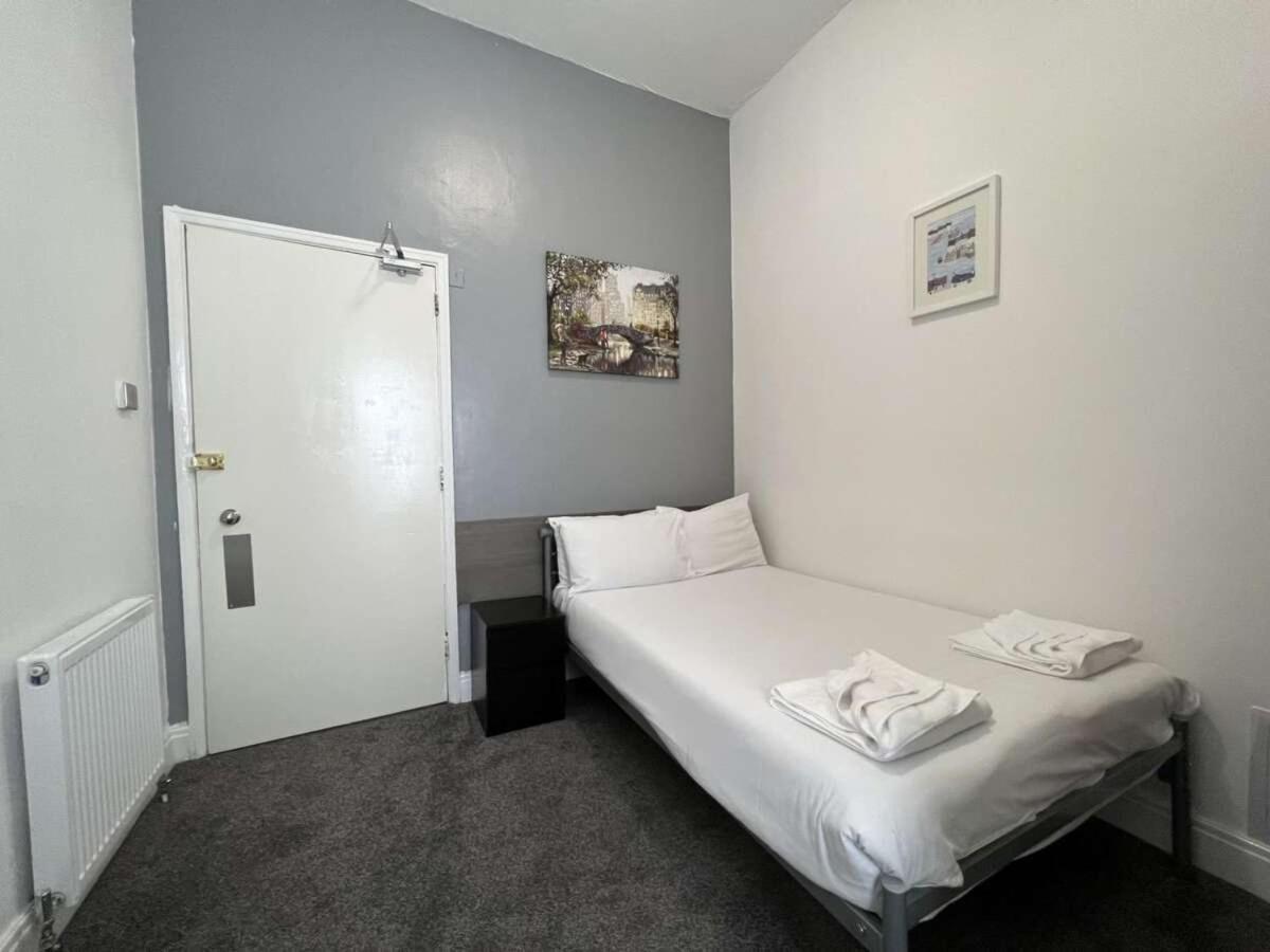 Crystal Beach Hotel Bournemouth Bagian luar foto